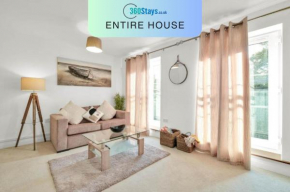 Foxherne 5BDR 3BA Serviced House with Parking - Slough By 360Stays